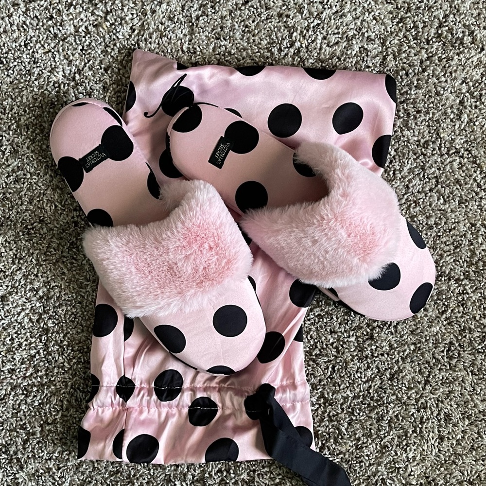 Womens pink and black size medium house shoes